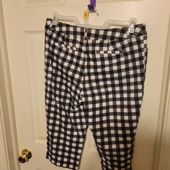 St. John's Bay Black and White Plaid Capri Pants - Picture 2 of 4